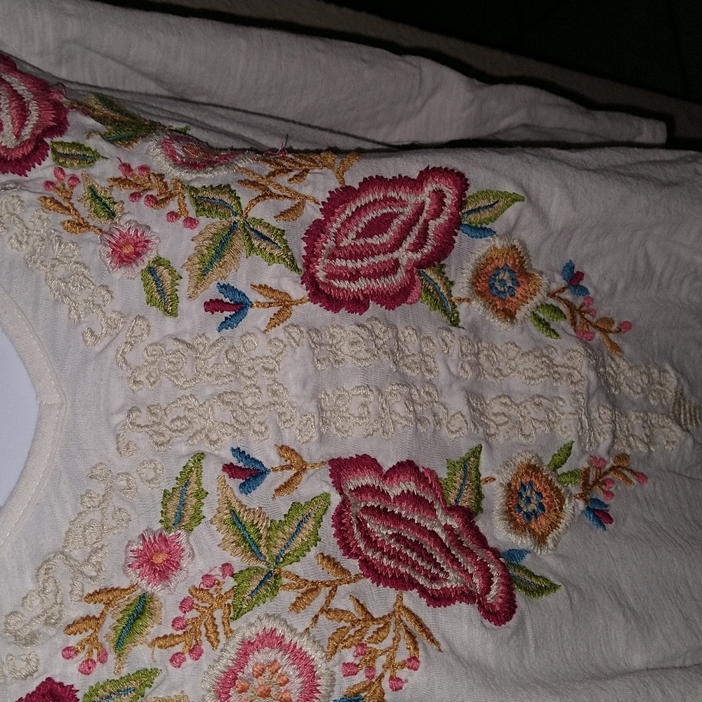 Karen SEO embroidered blouse - Picture 2 of 5